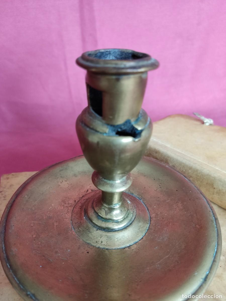 Antig&uuml;edades: ANTIGUO CANDELERO DE BRONCE, c.1650 - Foto 4
