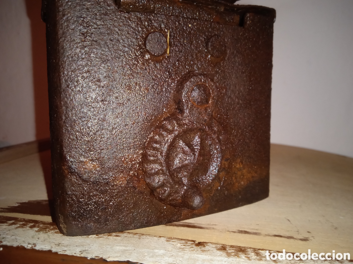 Antig&uuml;edades: Plancha de carb&oacute;n con chimenea antigua - Foto 4