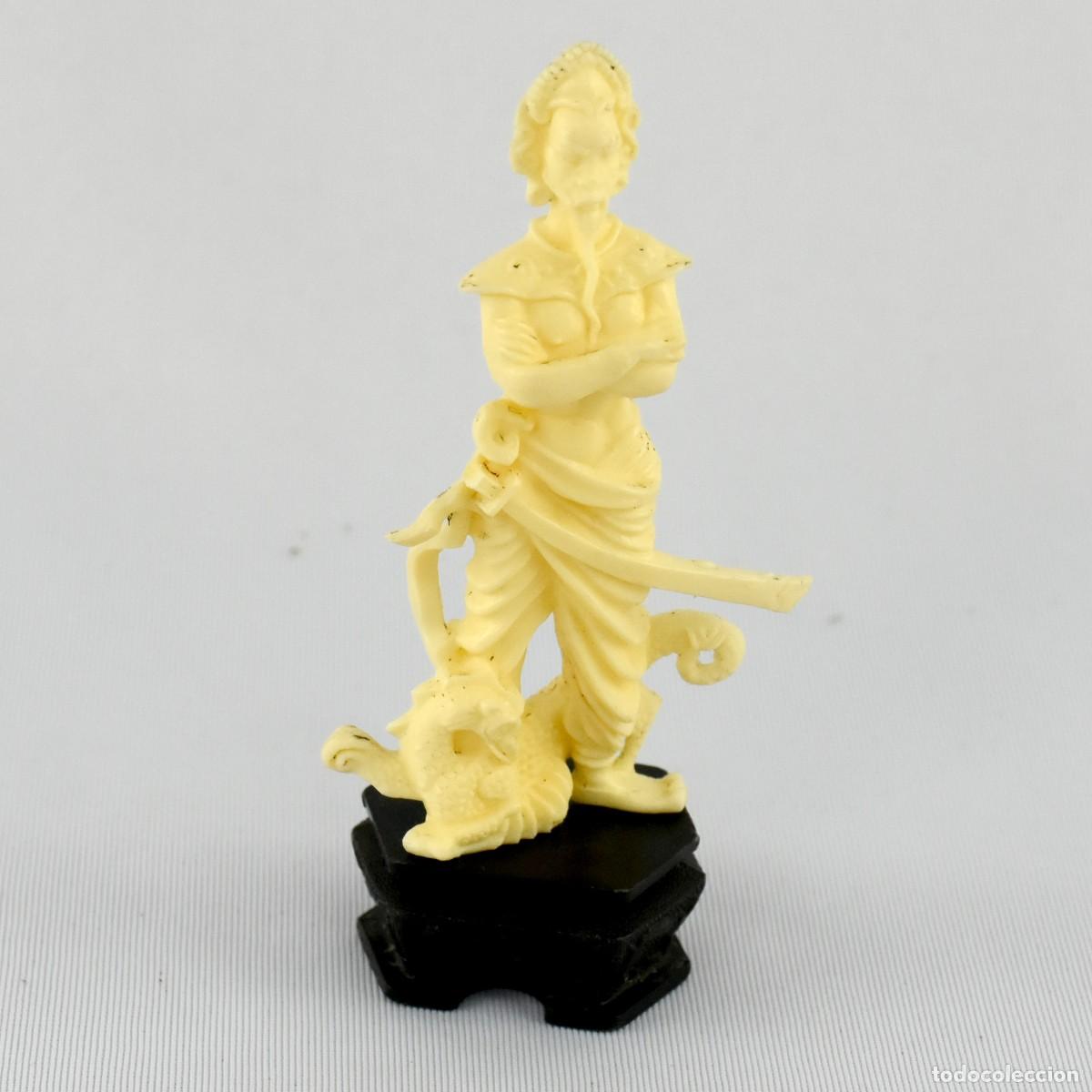Antig&uuml;edades: 3 figuras Chinesas em material sint&eacute;tico - Foto 12