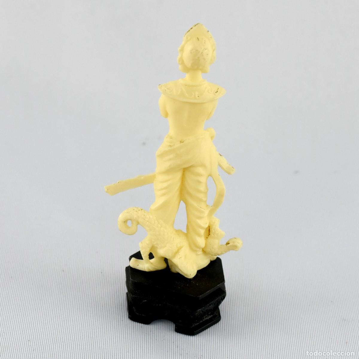 Antig&uuml;edades: 3 figuras Chinesas em material sint&eacute;tico - Foto 13