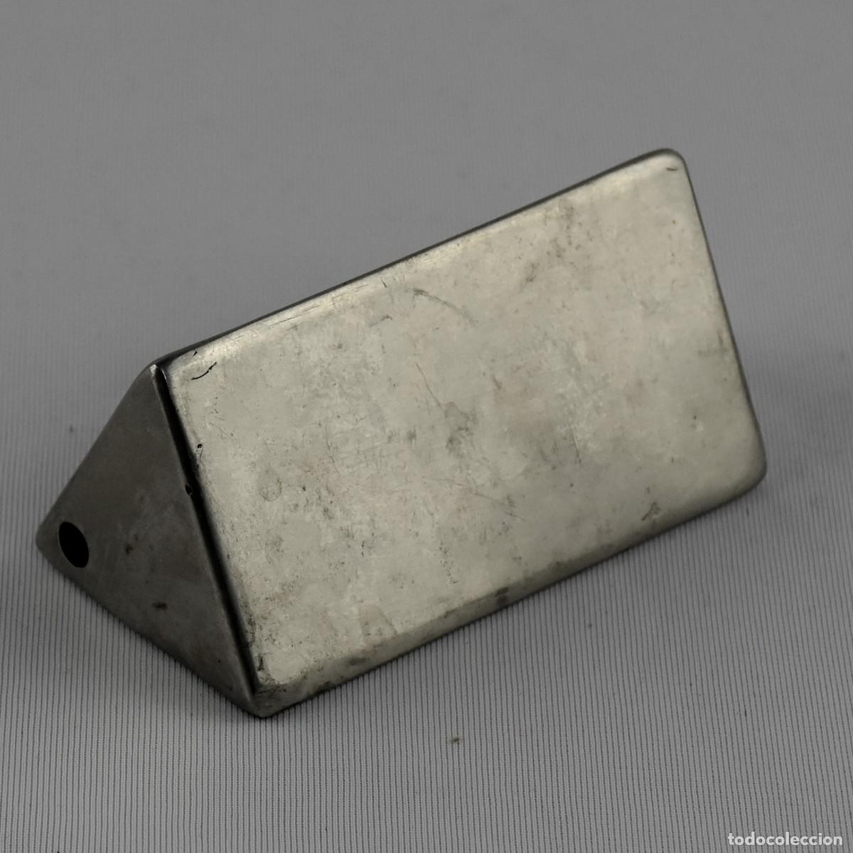 Antig&uuml;edades: Paliteiro triangular em metal prateado - Foto 1