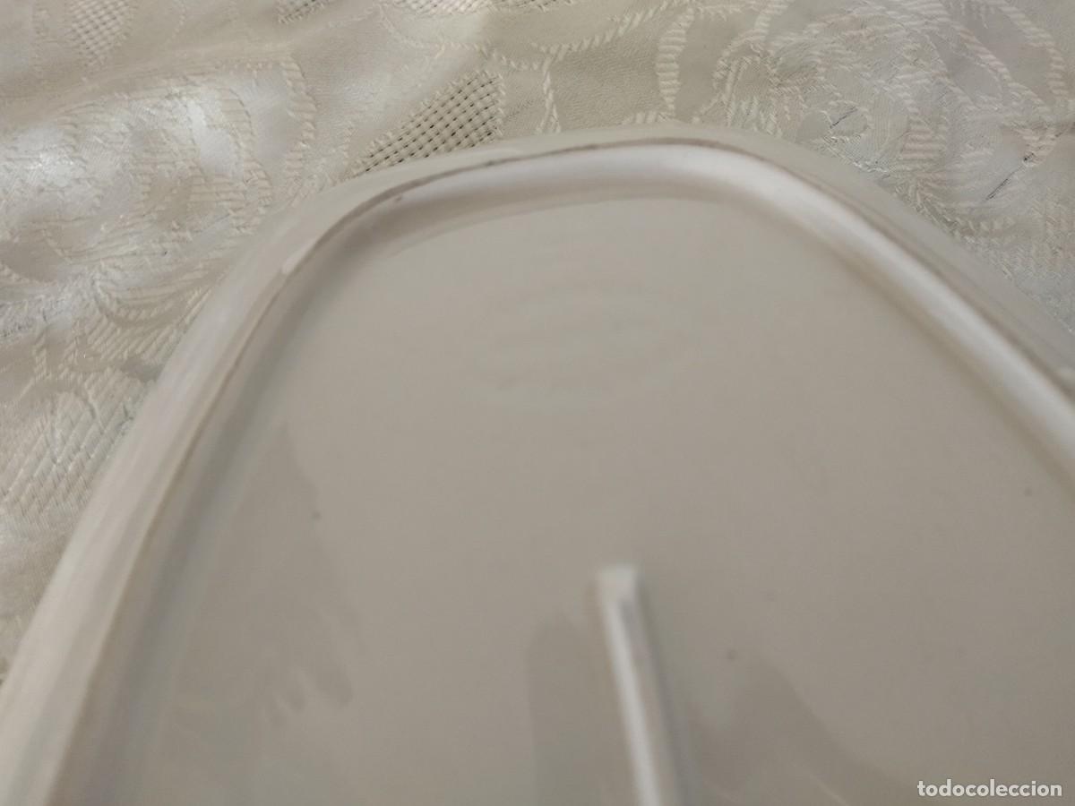 Antig&uuml;edades: Bandeja rectangular de de porcelana, marca incisa en la base pero ilegible. - Foto 8