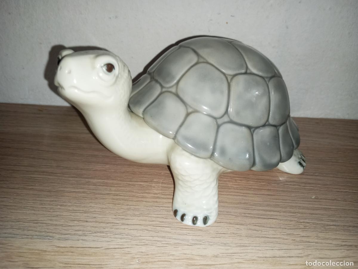 Antig&uuml;edades: Figura de porcelana fina Tortuga made in spain policromada 21x12