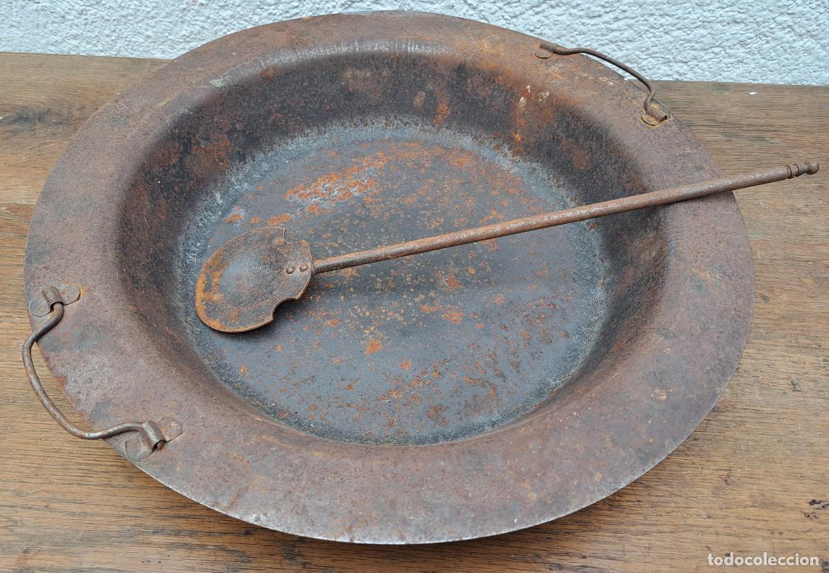Antig&uuml;edades: Antiguo brasero y pala de hierro - Foto 1