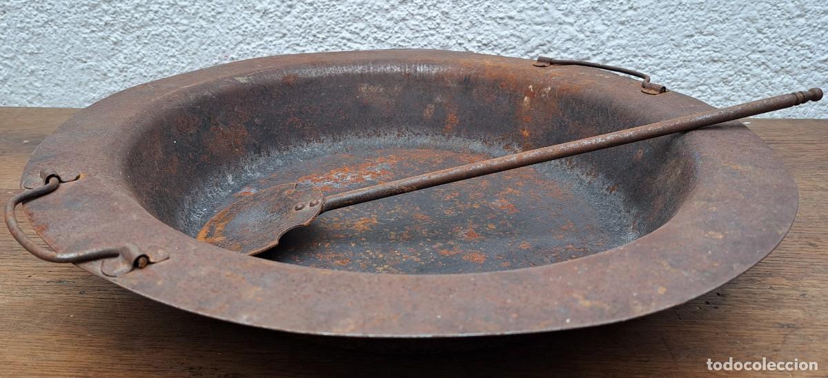 Antig&uuml;edades: Antiguo brasero y pala de hierro - Foto 2