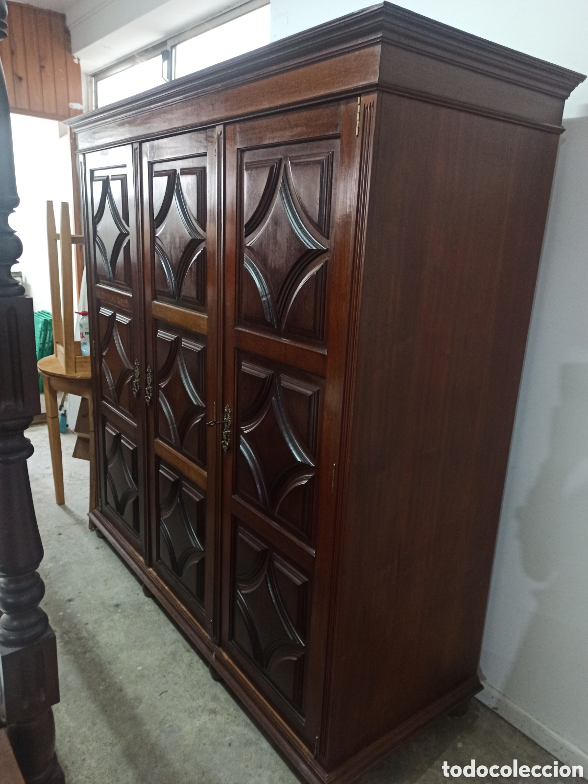 Antig&uuml;edades: Armario ropero de madera - Foto 1
