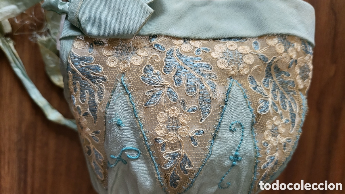Antig&uuml;edades: ANTIGUO GORRITO CON BORDADOS Y ENCAJES - Foto 3
