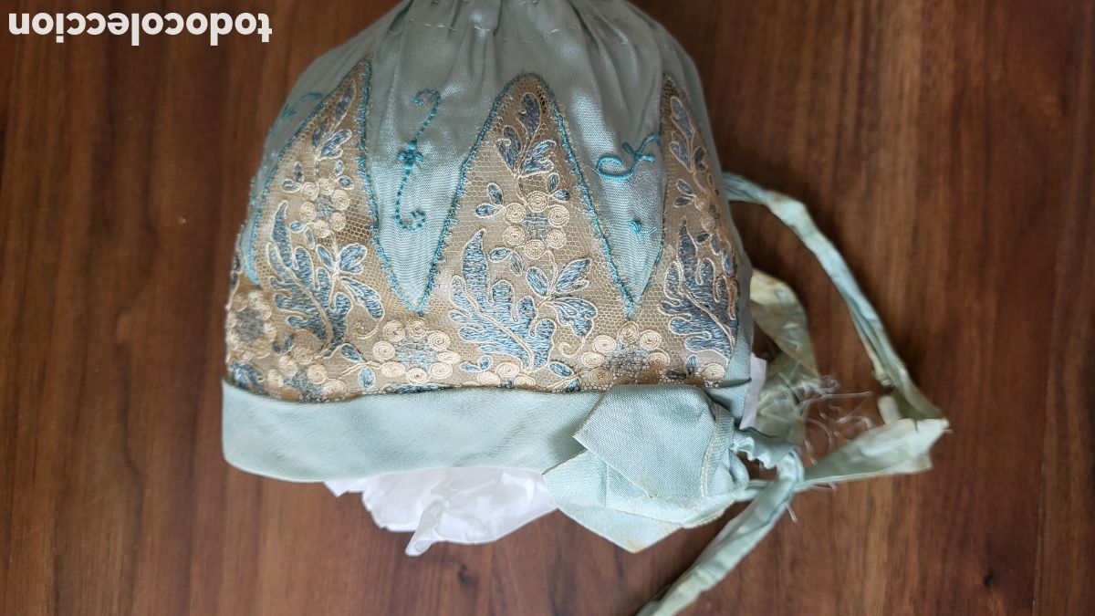 Antig&uuml;edades: ANTIGUO GORRITO CON BORDADOS Y ENCAJES - Foto 7