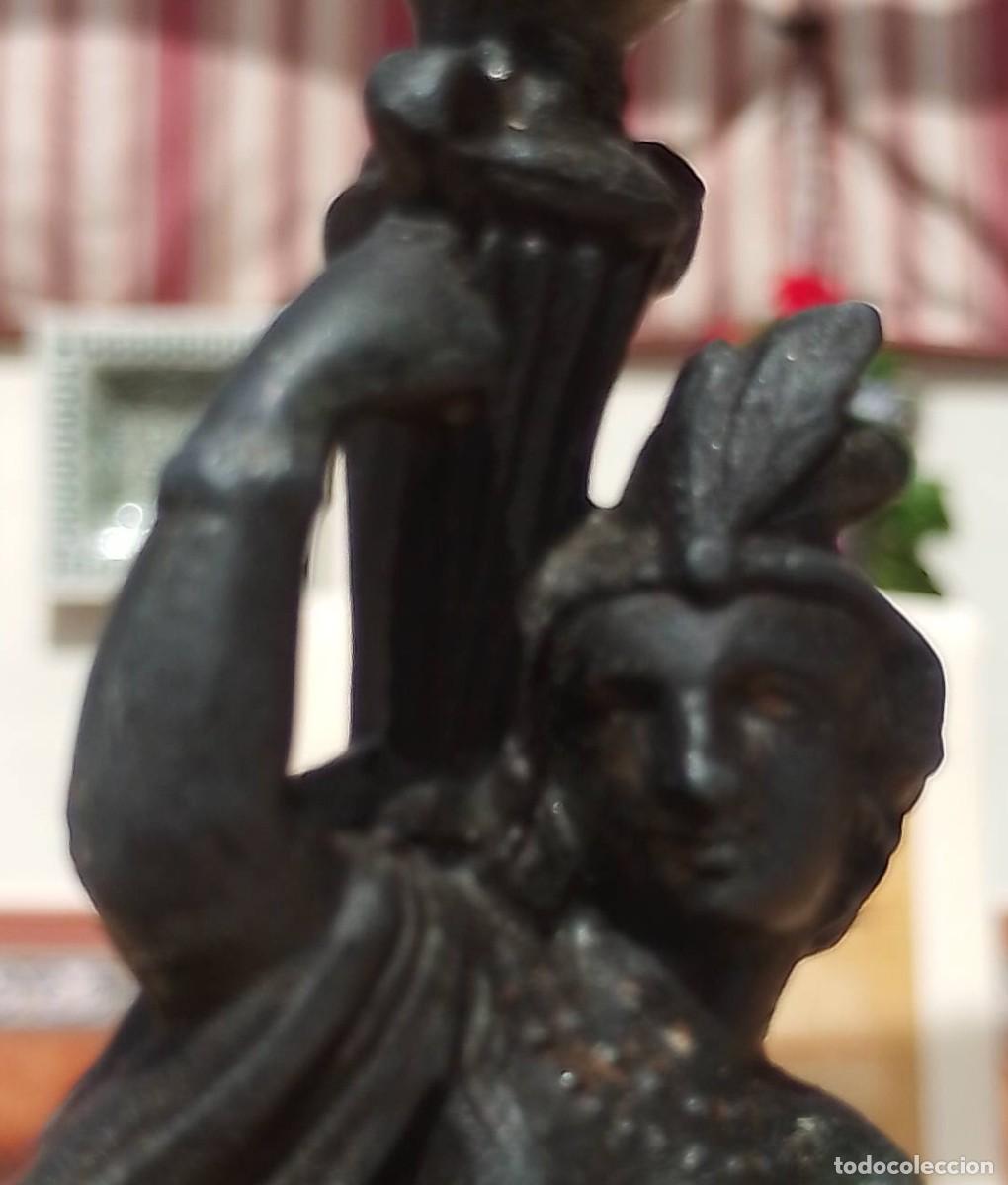 Antig&uuml;edades: Portavelas antiguo con mujer amazona - Foto 1