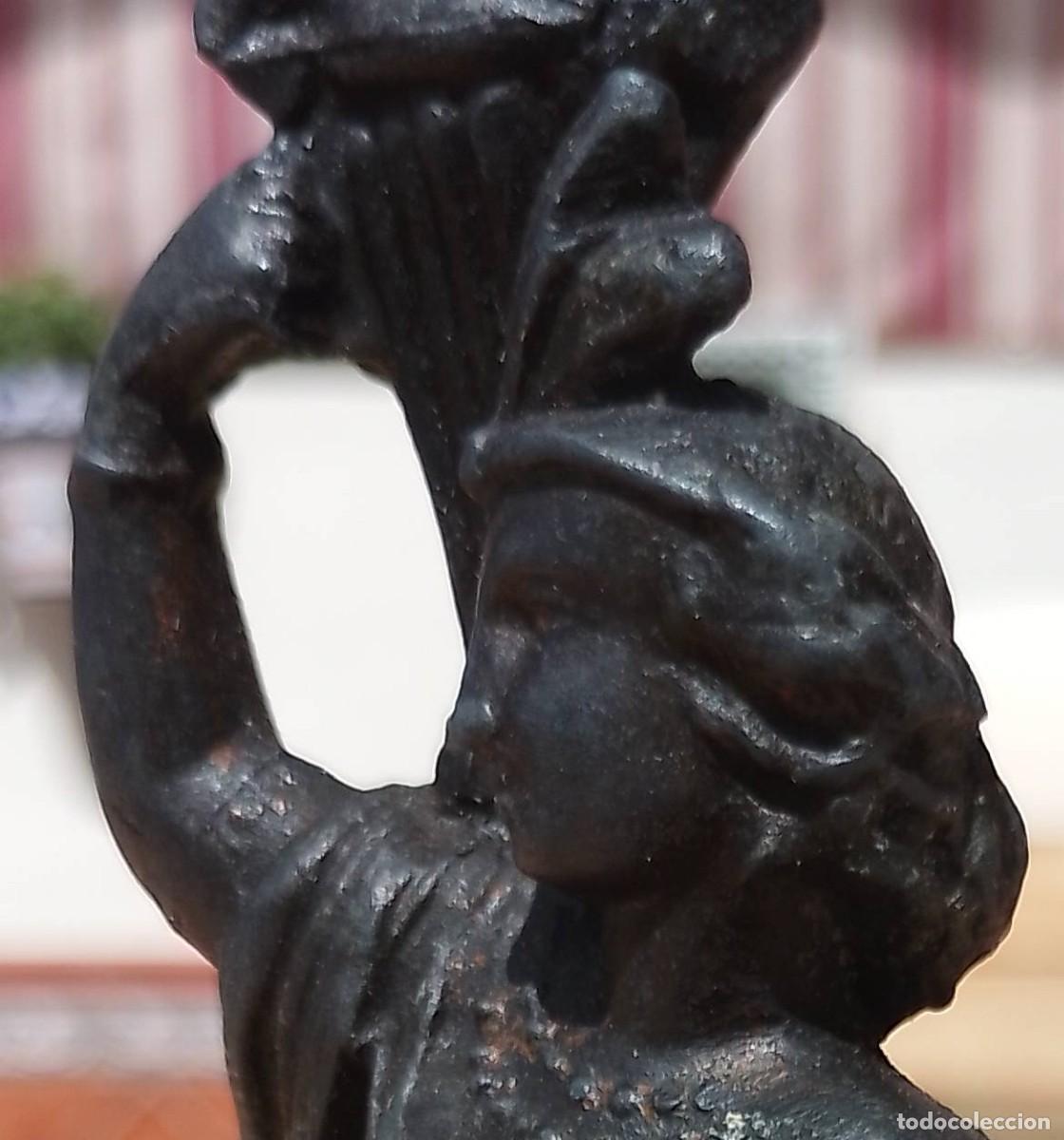Antig&uuml;edades: Portavelas antiguo con mujer amazona - Foto 21