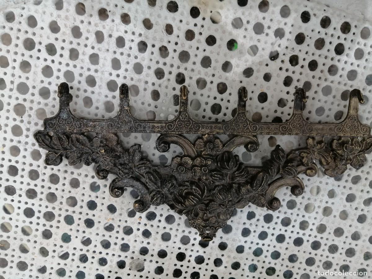 Antig&uuml;edades: peque&ntilde;a percha de cobre - Foto 2