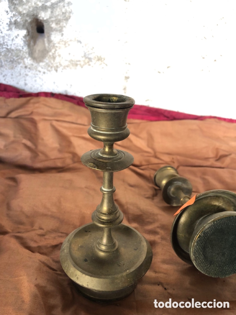 Antig&uuml;edades: 2 candelabros de lat&oacute;n - Foto 3