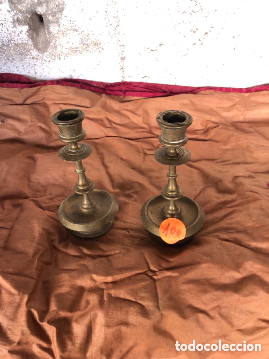Antig&uuml;edades: 2 candelabros de lat&oacute;n - Foto 1