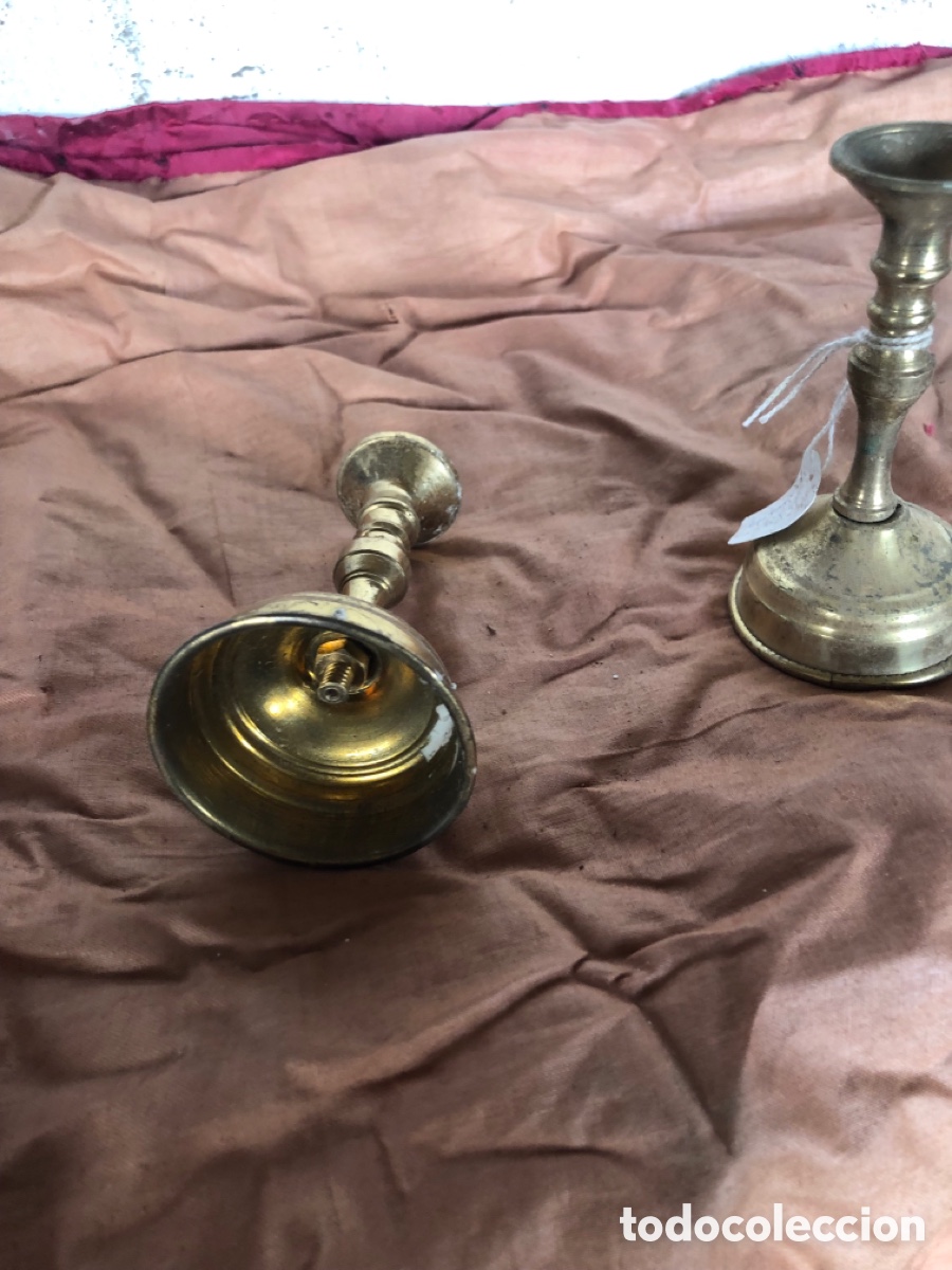 Antig&uuml;edades: 2 candelabros de lat&oacute;n - Foto 2