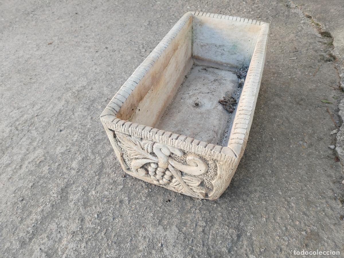 Antig&uuml;edades: macetero jardinera de piedra artificial - Foto 2