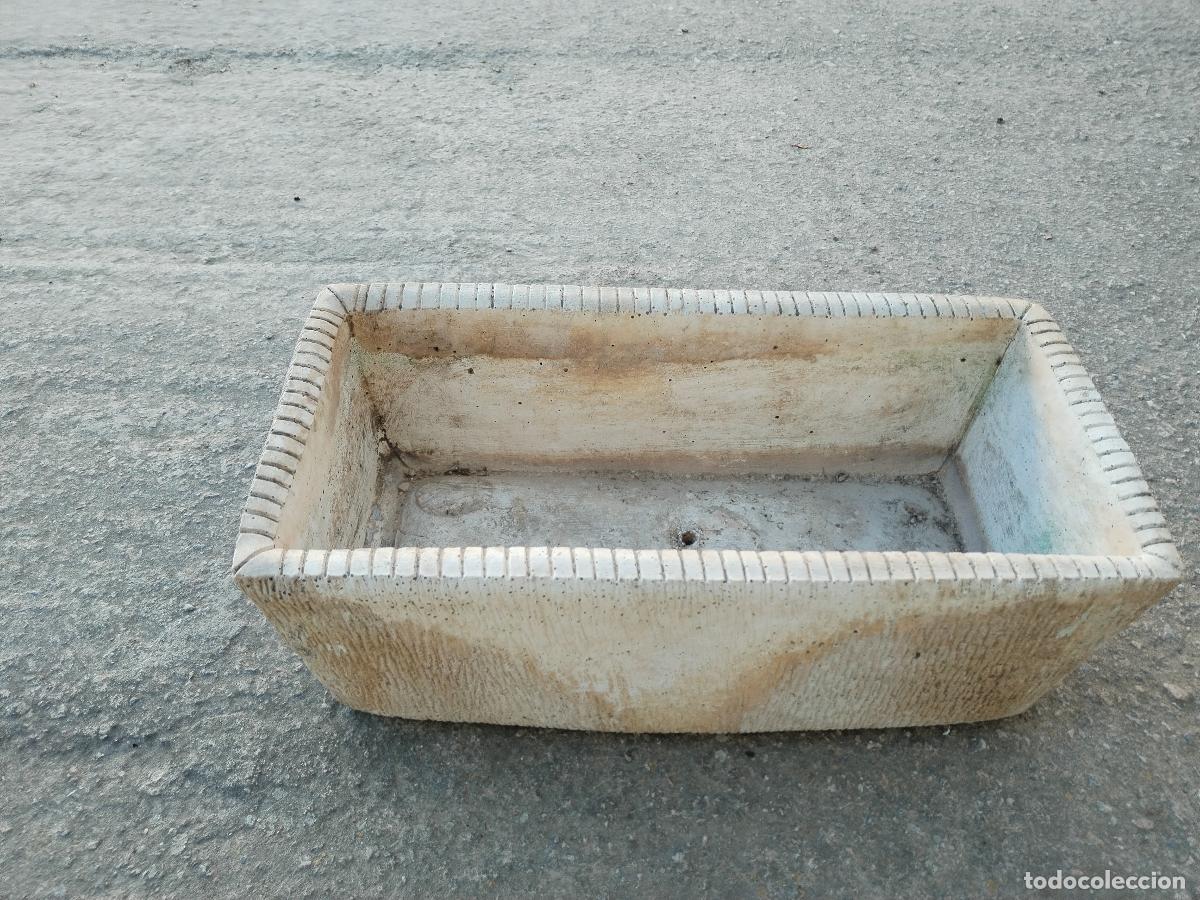 Antig&uuml;edades: macetero jardinera de piedra artificial - Foto 3