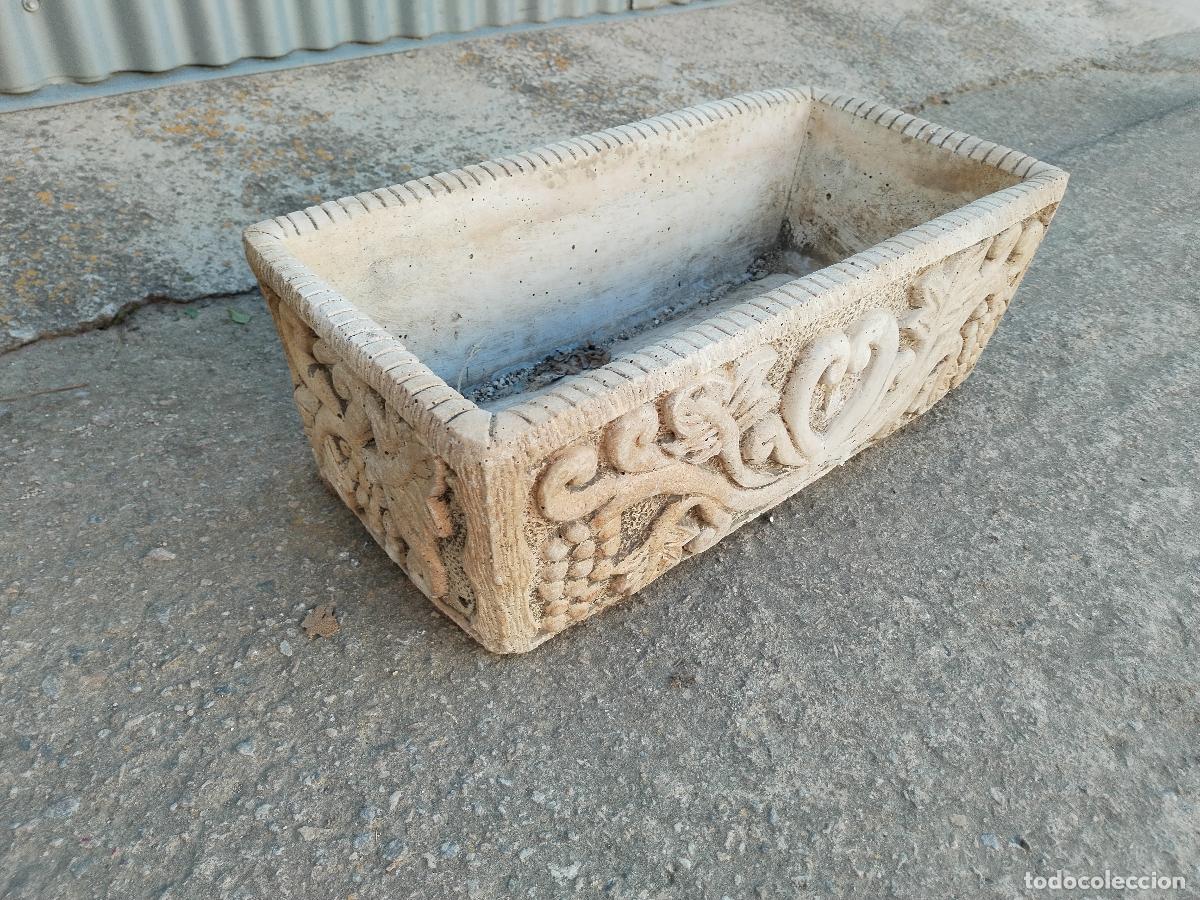 Antig&uuml;edades: macetero jardinera de piedra artificial - Foto 6