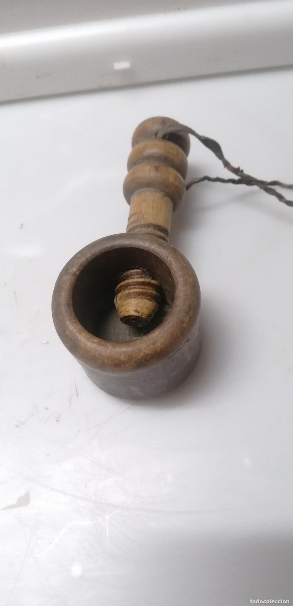Antig&uuml;edades: CASCA NUECES DE MADERA ANTIGUO DE TORNILLO - Foto 2