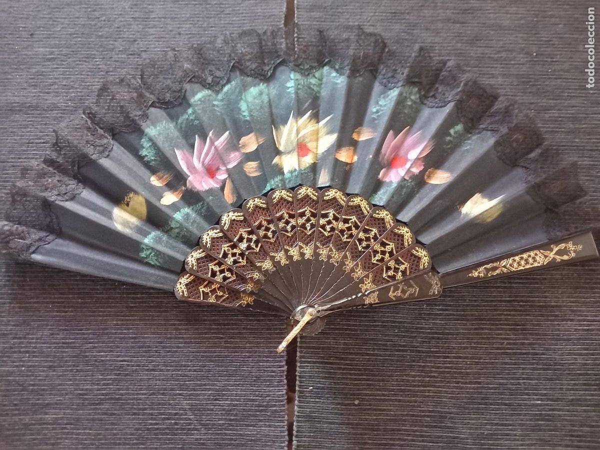 Antig&uuml;edades: ABANICO EN BUEN ESTADO CON VARILLAS DE PLASTICO Y PUNTILLAS VER SEIS IMAGENES