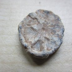 Antigüedades: PRECINTO-SELLO DE PLOMO MEDIEVAL O ANTERIOR D 1,8 CM