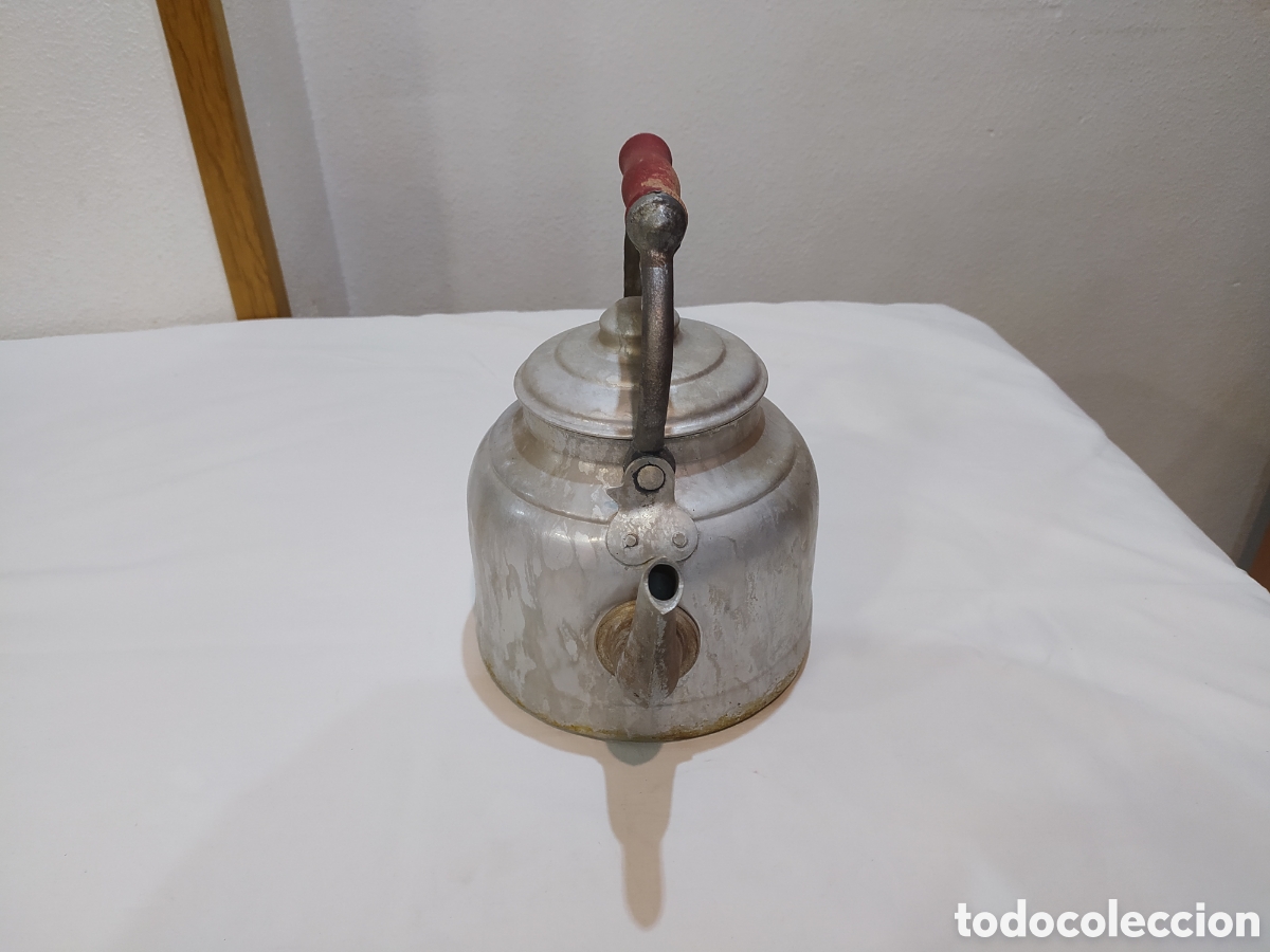 Antig&uuml;edades: Antigua tetera de aluminio con mango de madera - Foto 3