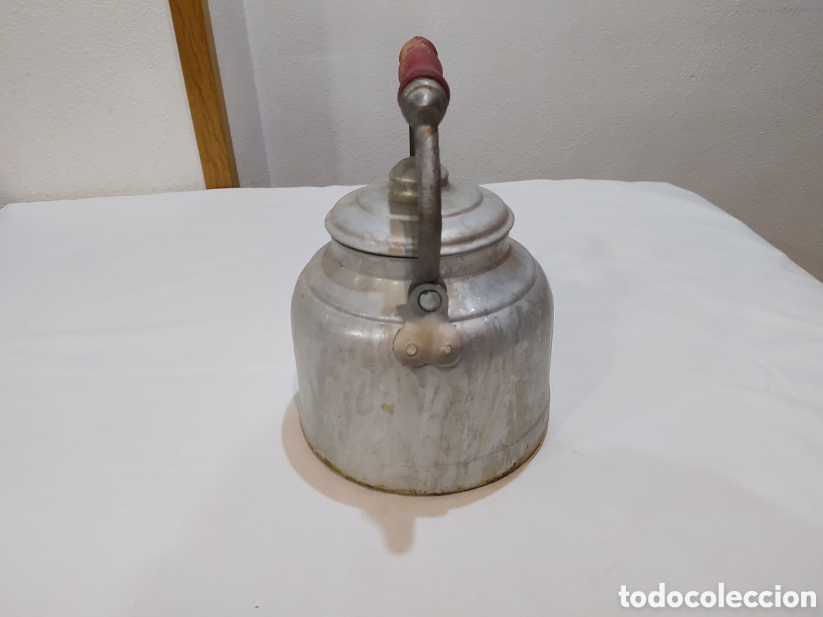 Antig&uuml;edades: Antigua tetera de aluminio con mango de madera - Foto 5