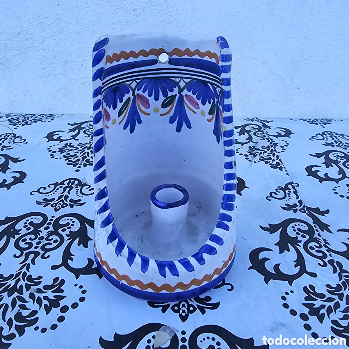 Antig&uuml;edades: ANTIGUO PORTAVELAS CERAMICA FIRMADO SANGUINO