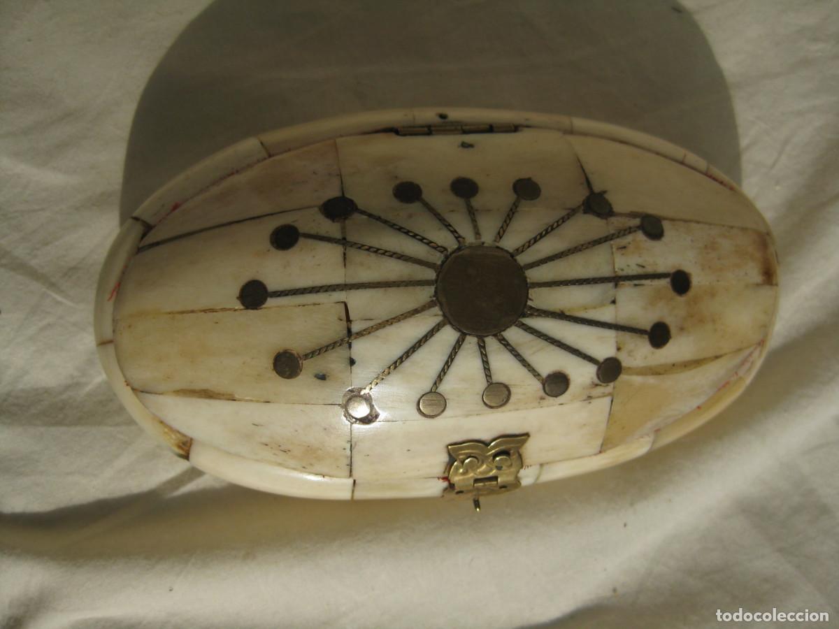 Antig&uuml;edades: CAJA JOYERO DE HUESO Y BRONCE - Foto 3