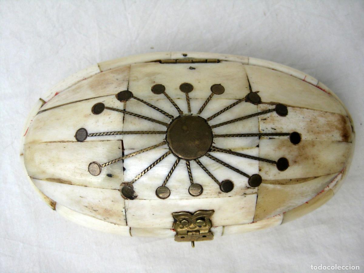Antig&uuml;edades: CAJA JOYERO DE HUESO Y BRONCE - Foto 1