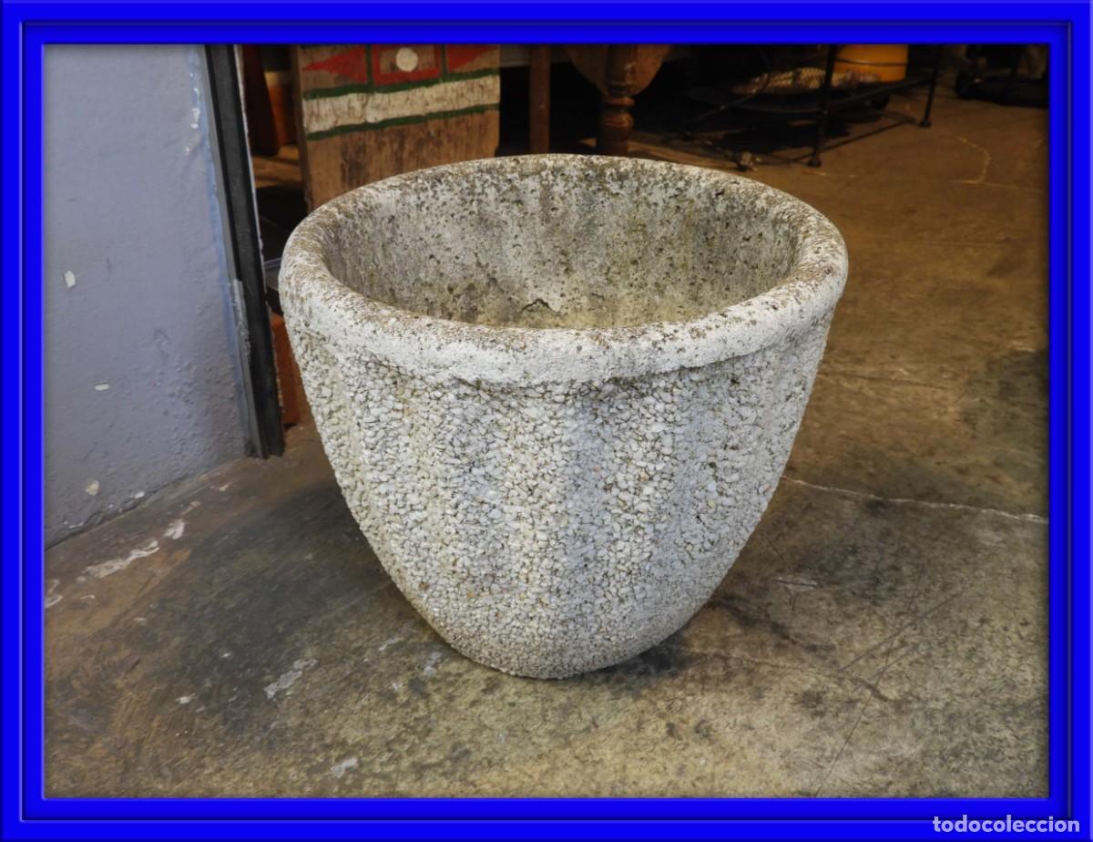 Antig&uuml;edades: MACETERO O JARDINERA DE PIEDRA - Foto 1