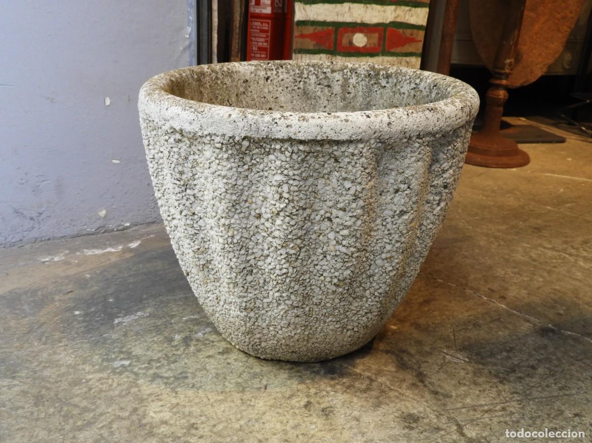 Antig&uuml;edades: MACETERO O JARDINERA DE PIEDRA - Foto 3