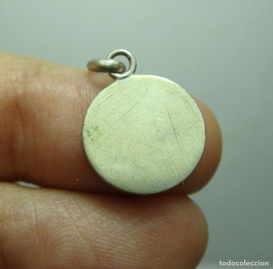 Antig&uuml;edades: Medalla religiosa de PLATA. Cristo. - Foto 2