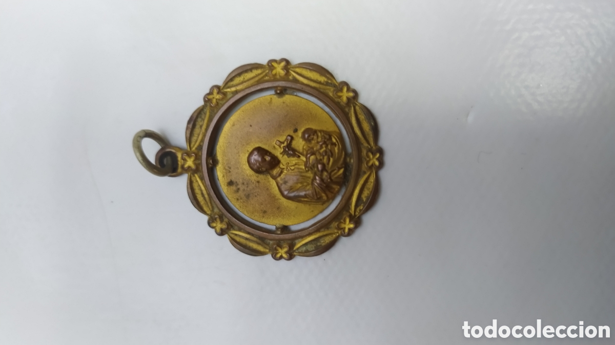 Antig&uuml;edades: Medalla antigua dorada - Foto 2