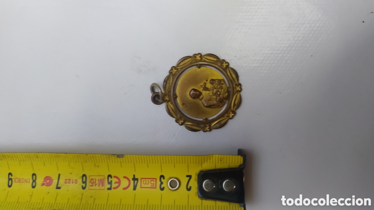 Antig&uuml;edades: Medalla antigua dorada - Foto 3