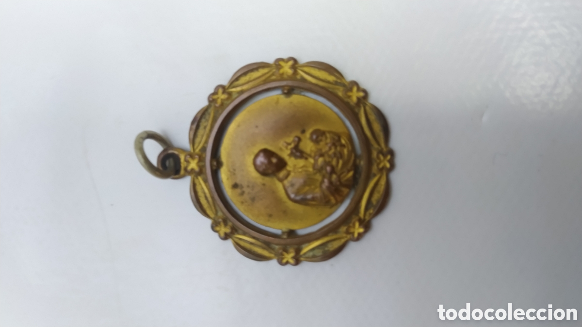 Antig&uuml;edades: Medalla antigua dorada - Foto 1