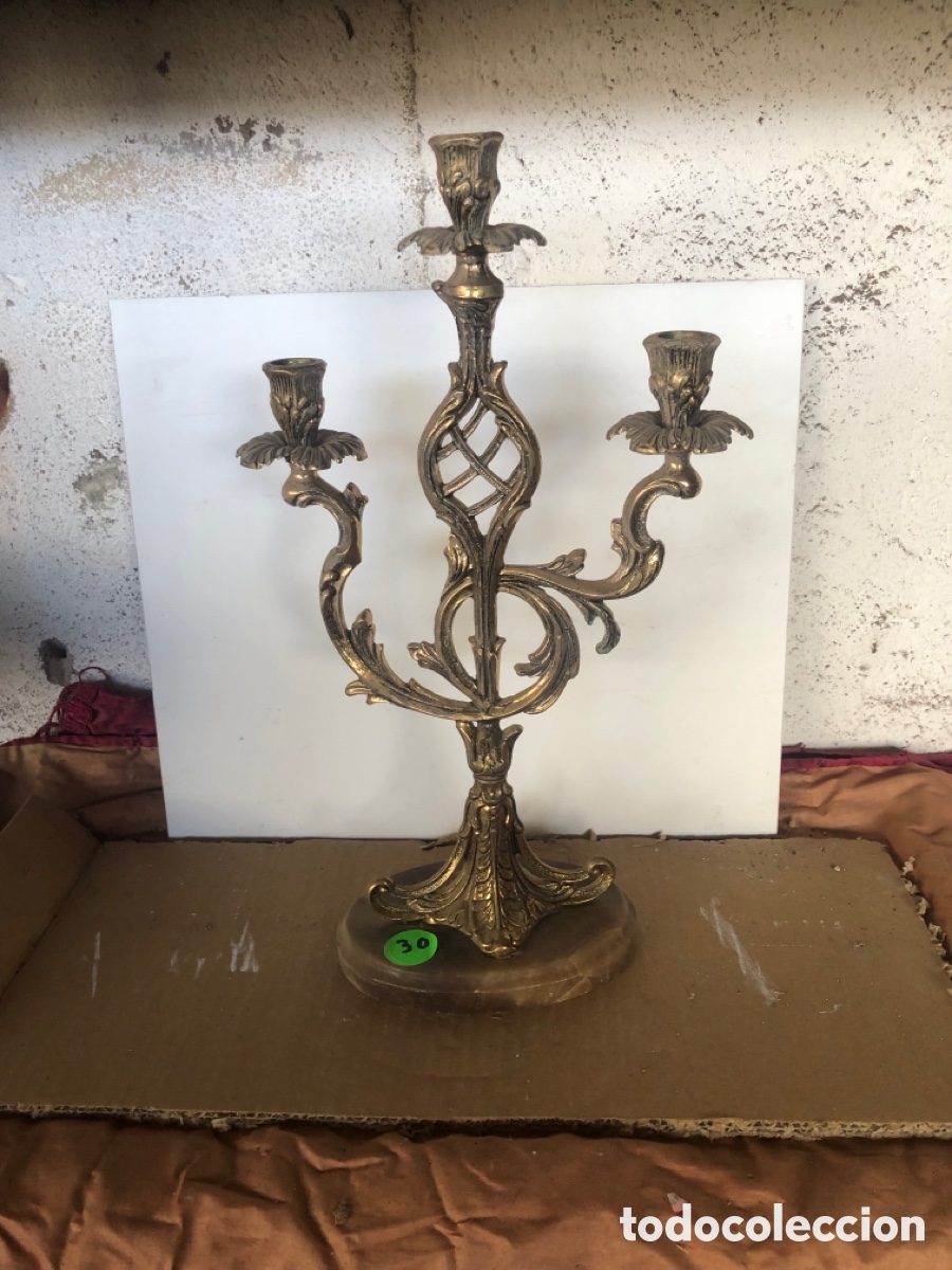 Antig&uuml;edades: Candelabro de 3 luces de metal con pi&eacute; de marmol - Foto 1