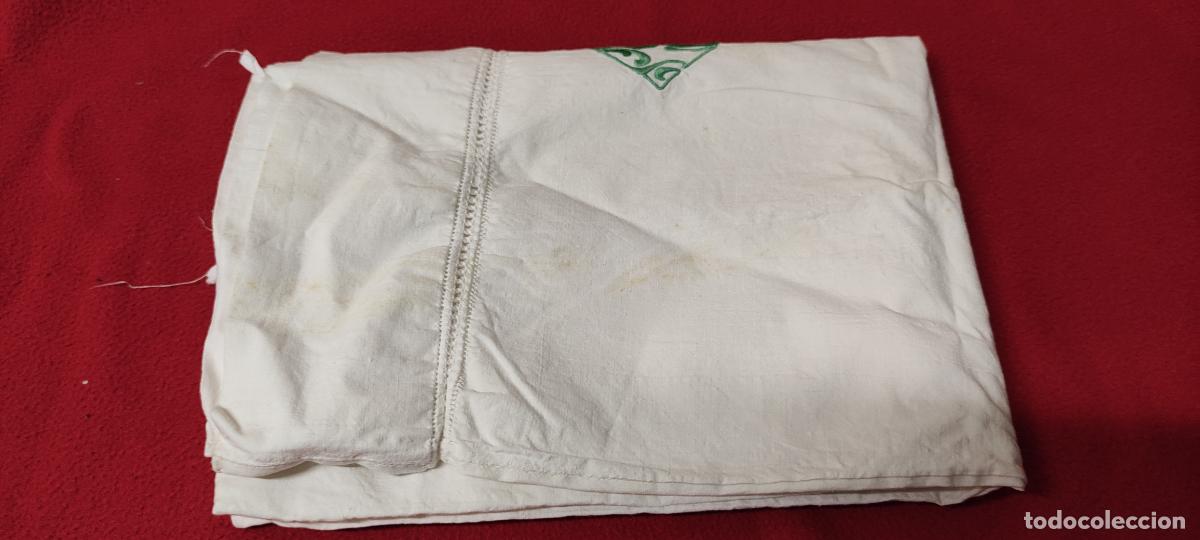 Antig&uuml;edades: ANTIGUA ALMOHADA DE ALGODON CON VAINICAS E INICIALES - Foto 3