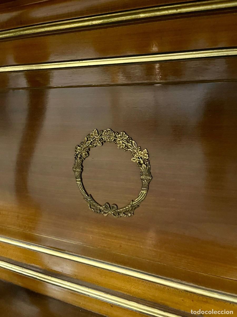 Antig&uuml;edades: Fant&aacute;stica consola estilo imperio con bronces. - Foto 6