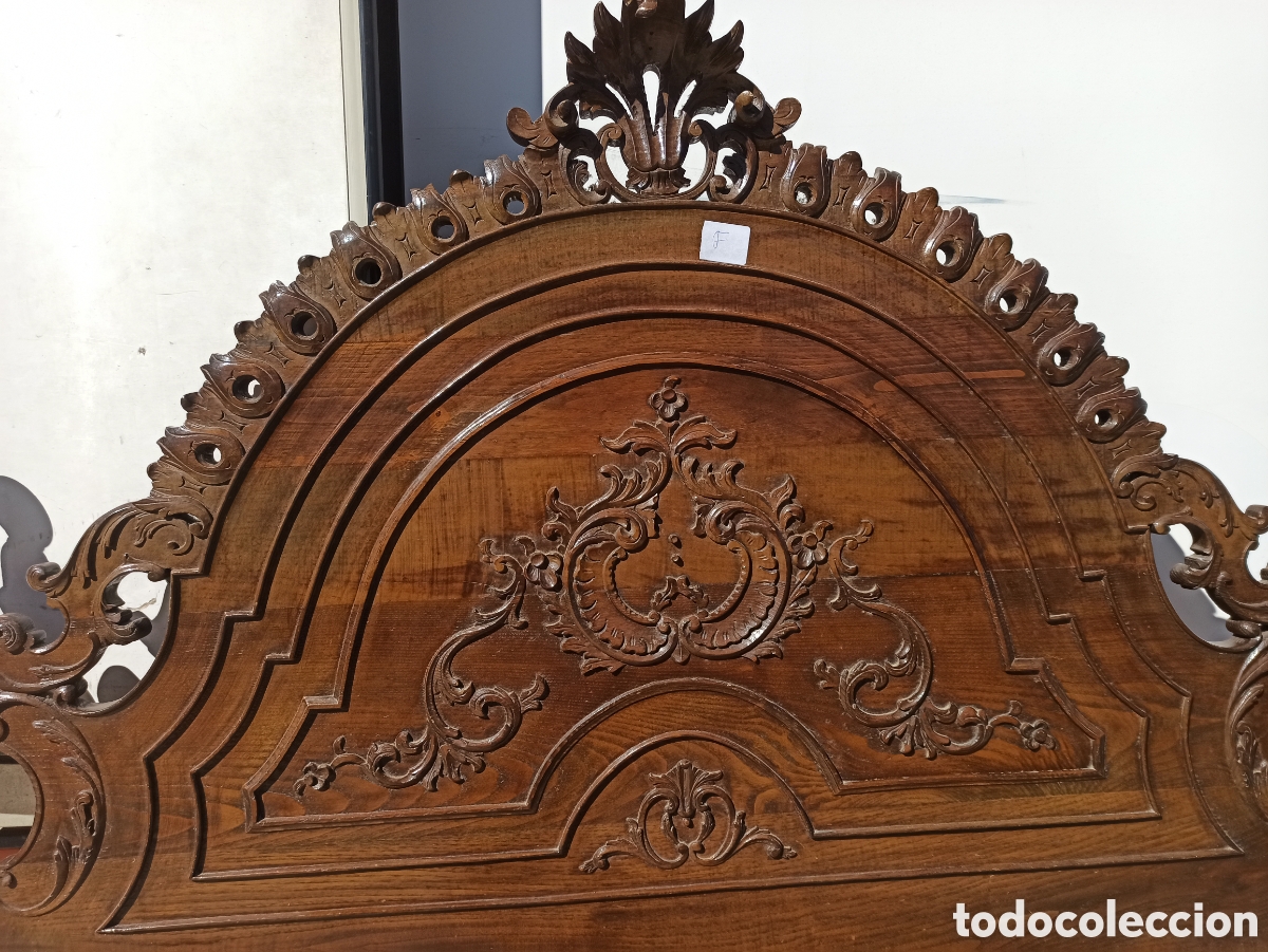 Antig&uuml;edades: Cama tallada en madera de casta&ntilde;o - Foto 2