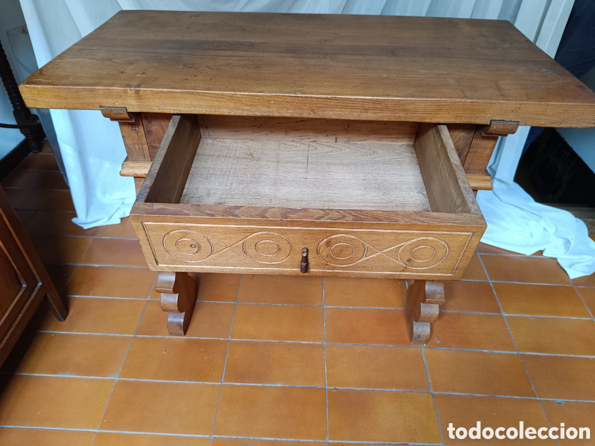 Antig&uuml;edades: Mesa de madera casta&ntilde;o con fiadores - Foto 9