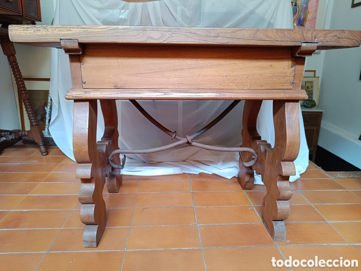 Antig&uuml;edades: Mesa de madera casta&ntilde;o con fiadores - Foto 10