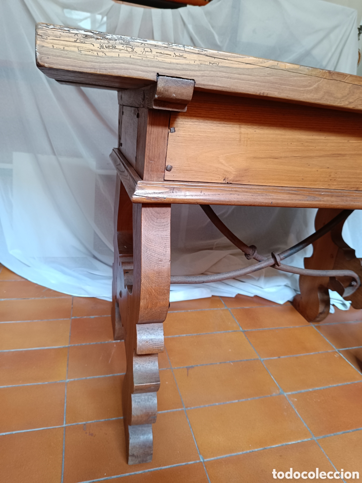 Antig&uuml;edades: Mesa de madera casta&ntilde;o con fiadores - Foto 11