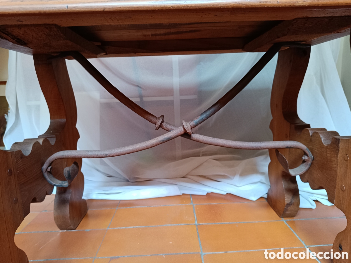 Antig&uuml;edades: Mesa de madera casta&ntilde;o con fiadores - Foto 12