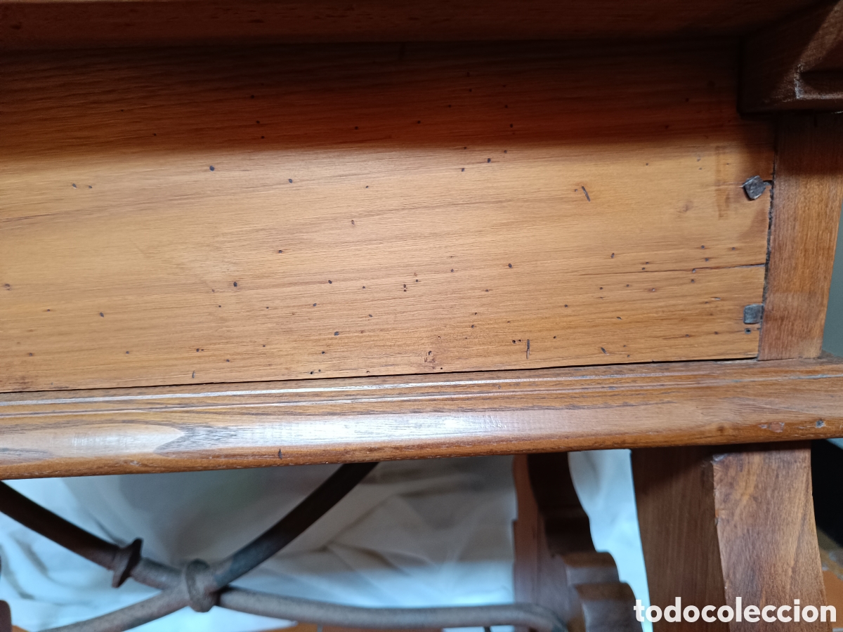 Antig&uuml;edades: Mesa de madera casta&ntilde;o con fiadores - Foto 14