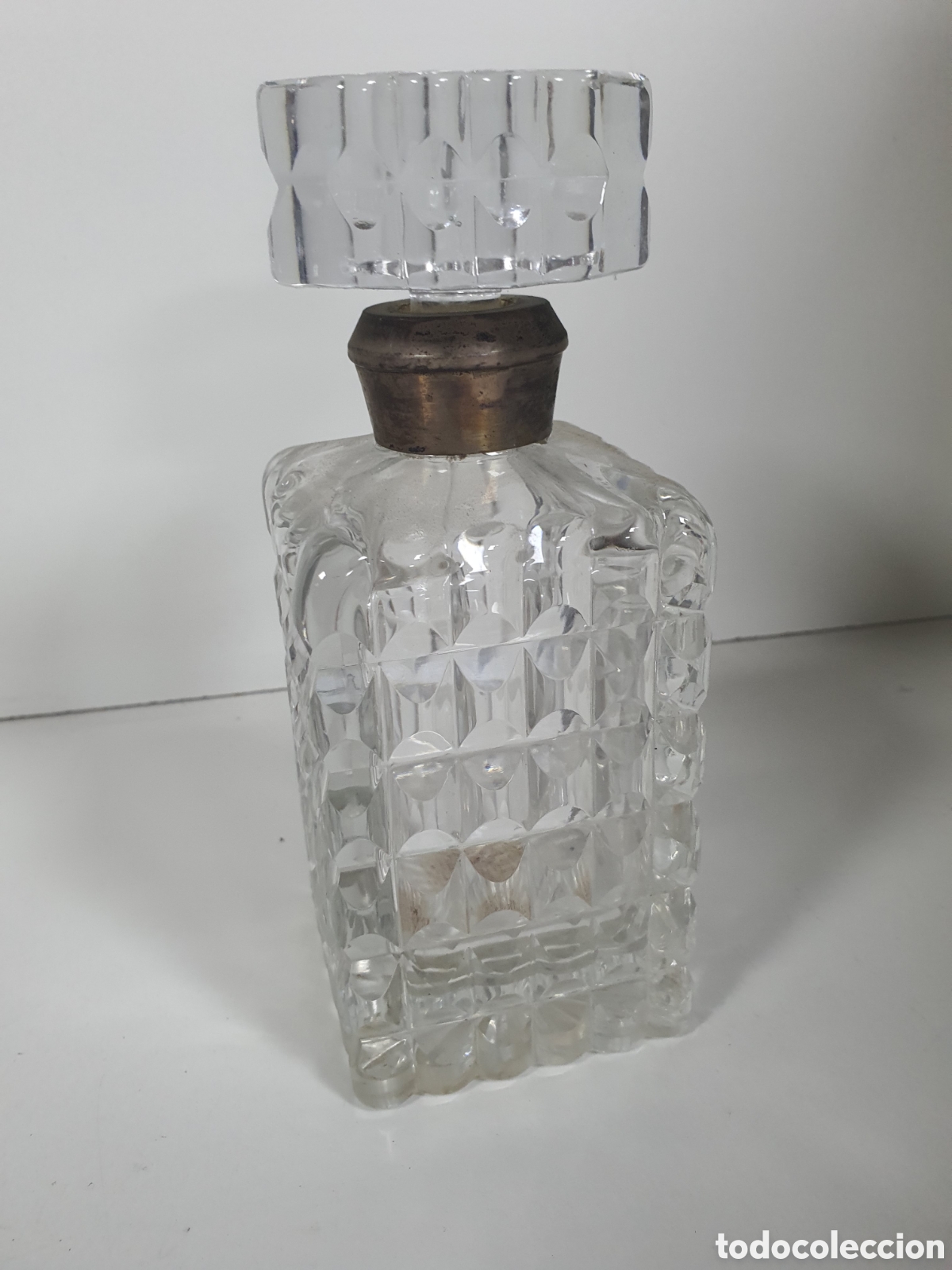 Antig&uuml;edades: BOTELLA CRISTAL TALLA CUELLO PLATA - Foto 1