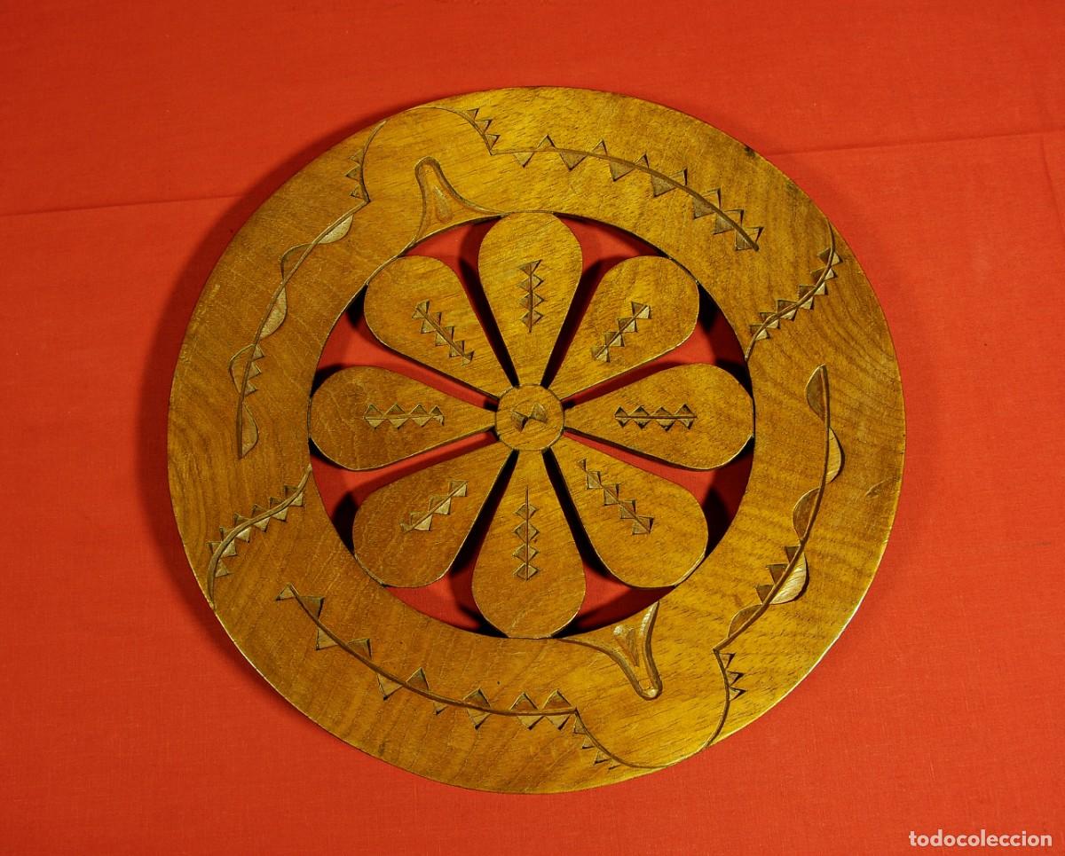 Antig&uuml;edades: Plato de madera para decoraci&oacute;n - Foto 1