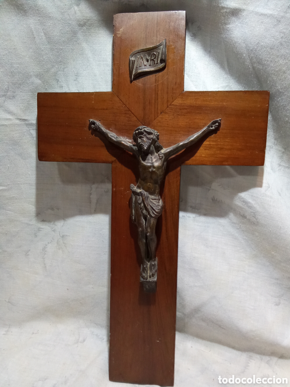 Antig&uuml;edades: BONITO CRUCIFIJO EN MADERA Y BRONCE - Foto 1