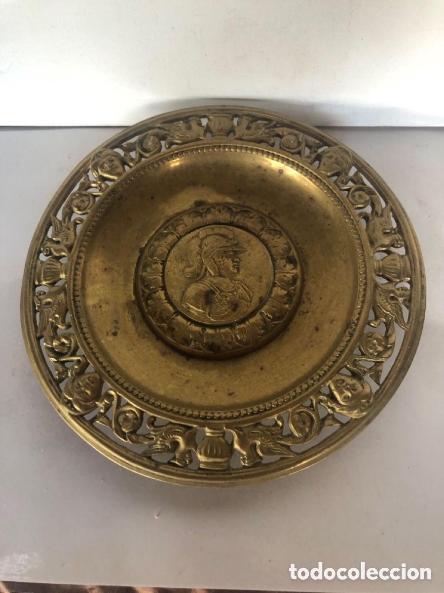 Antig&uuml;edades: limosnero de bronce - Foto 1