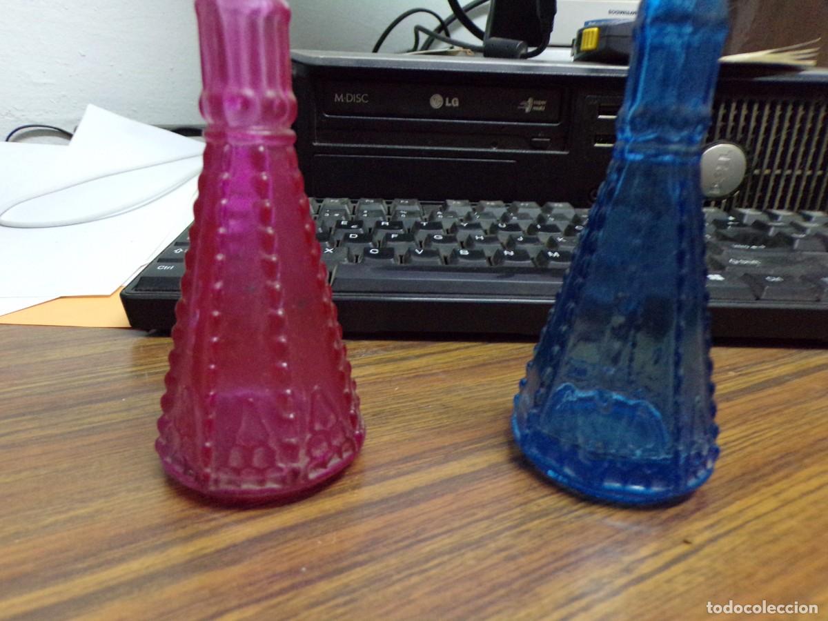 Antig&uuml;edades: ESTAMOS LIQUIDANDO. pareja de peque&ntilde;os jarrones violeteros - Foto 2