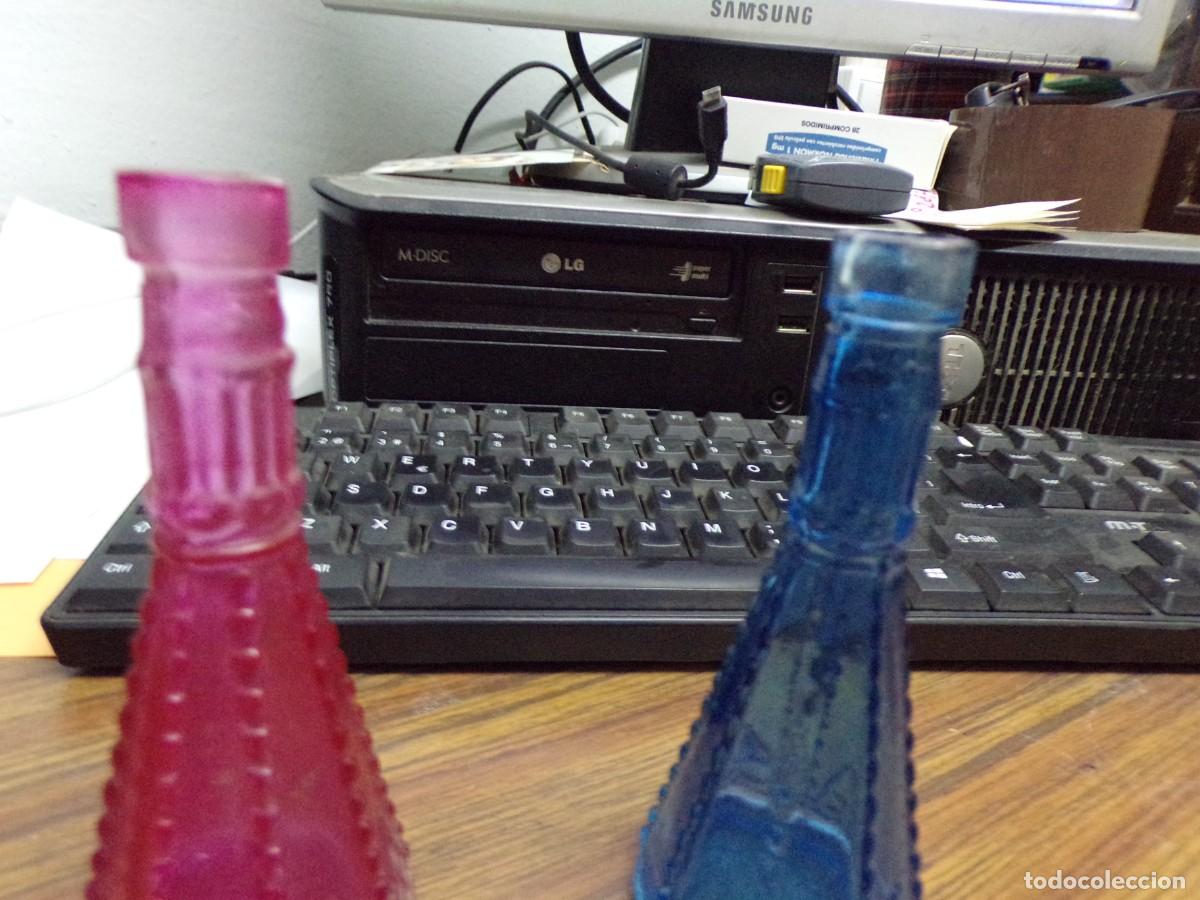 Antig&uuml;edades: ESTAMOS LIQUIDANDO. pareja de peque&ntilde;os jarrones violeteros - Foto 3